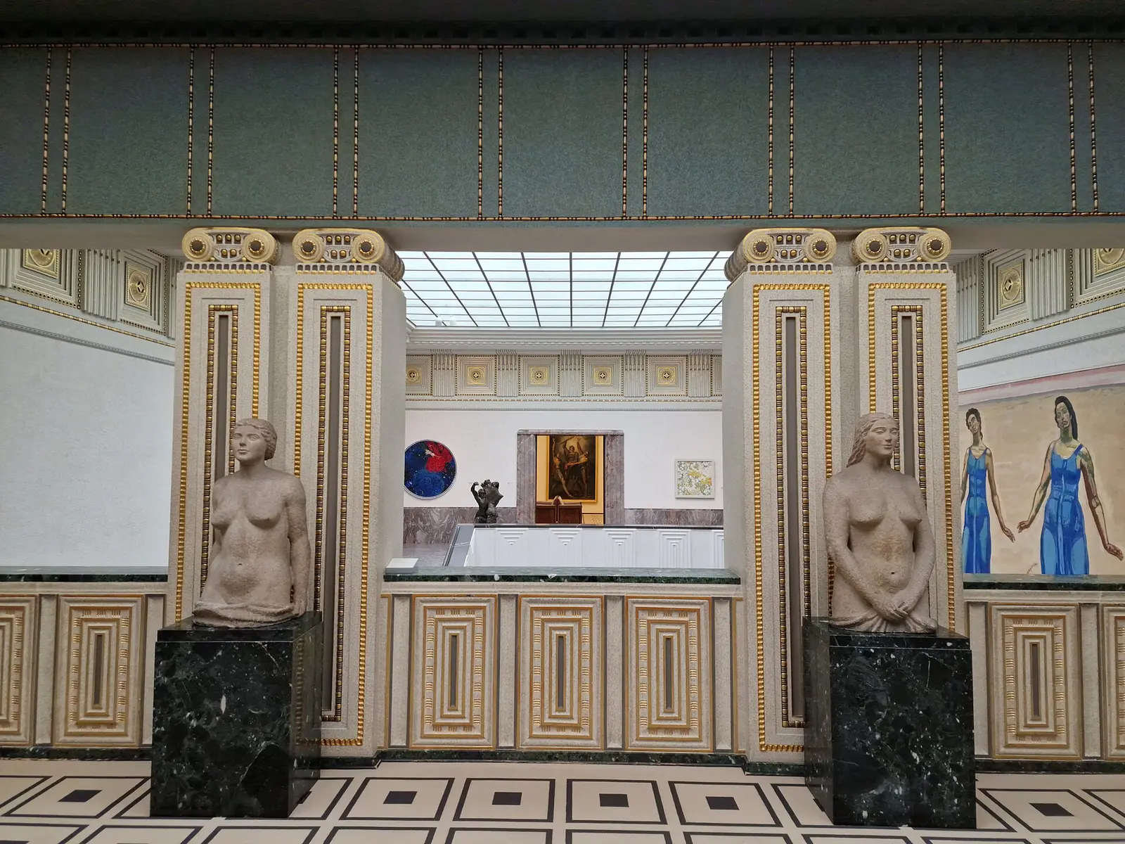 Decorated hall inside the Kunsthaus Zürich with sculptures and paintings